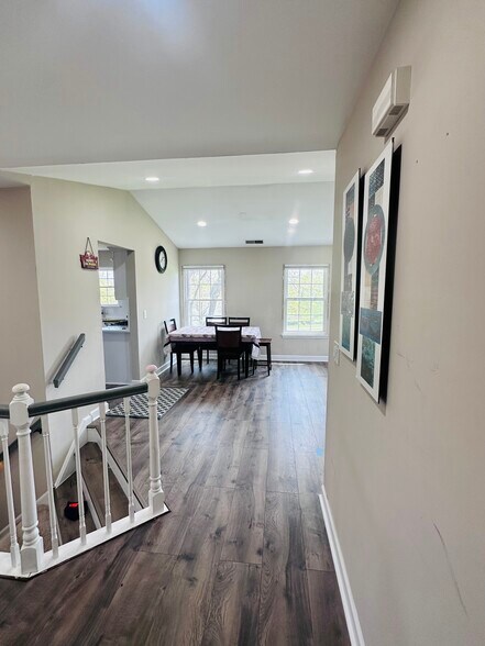 Building Photo - 202 E Fabish Dr
