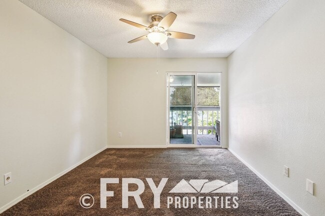 Building Photo - Great Condo In Windsor Community