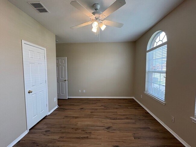 Building Photo - Charming 3-Bedroom Home with Open Floor Plan & Great Community Amenities!