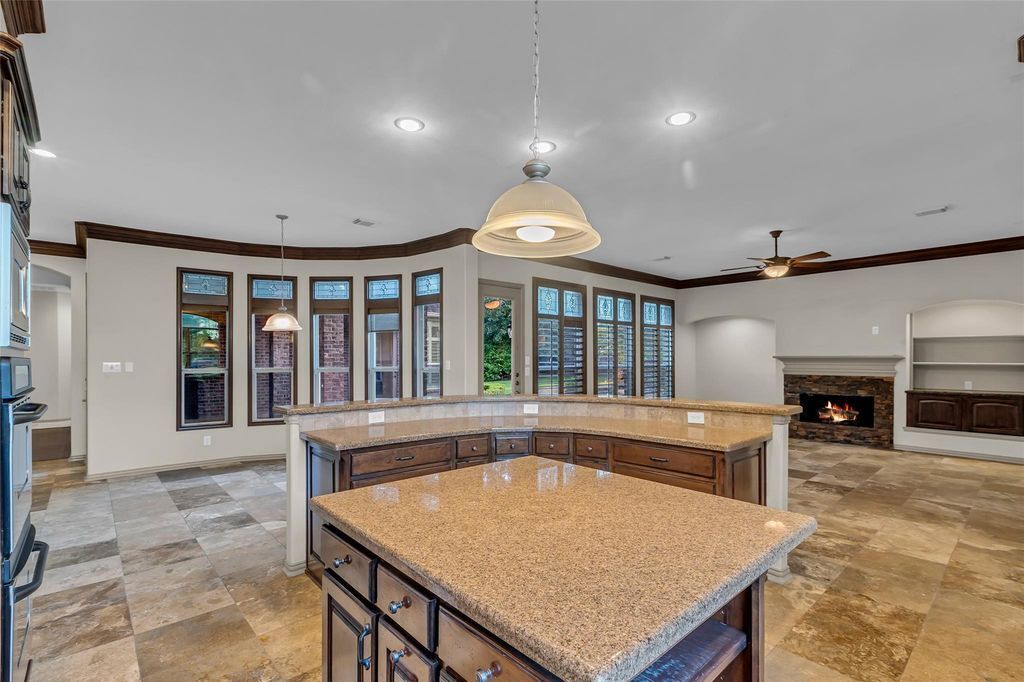 Building Photo - 19309 Whispering Grove E