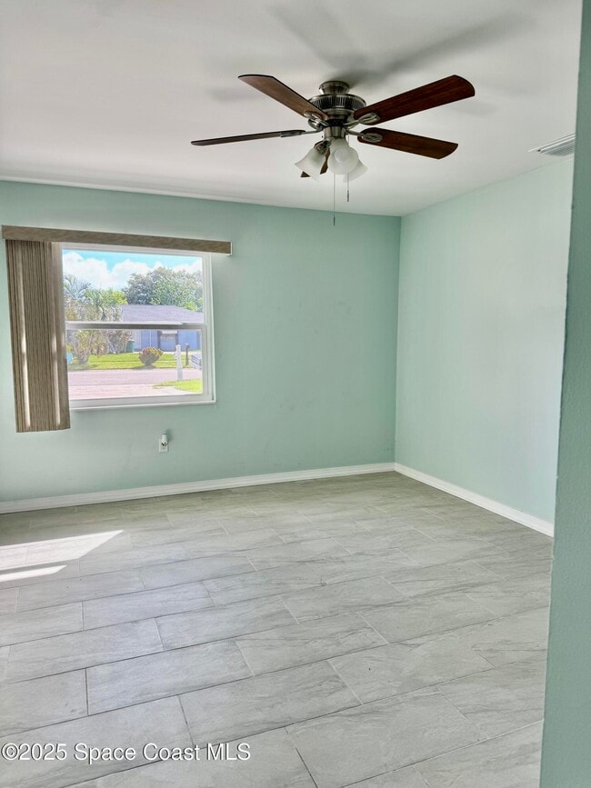 Building Photo - 2841 College View Dr