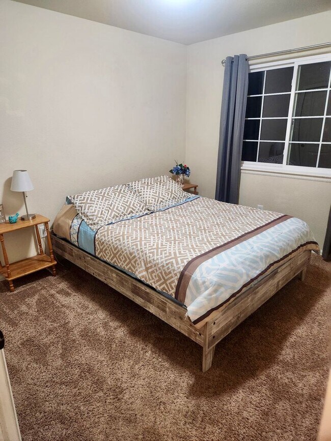 Building Photo - Gorgeous 3 bed/2.5 bath home with 3-CAR TANDEM GARAGE in Painted Sky