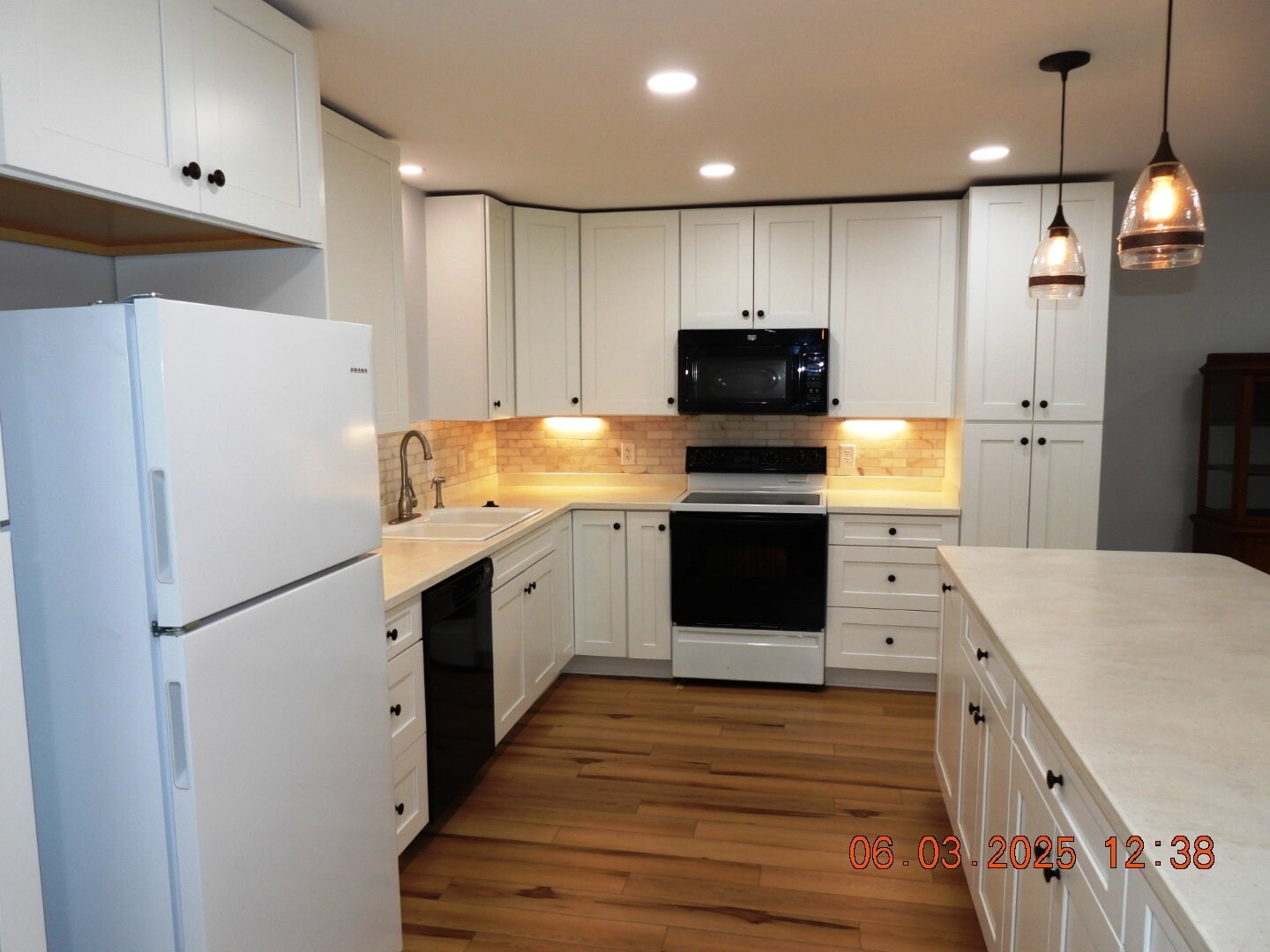 kitchen - 5260 Crossbow Cir