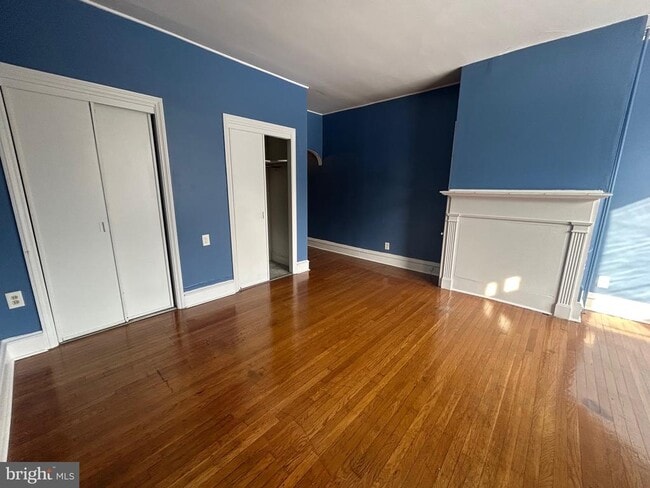 Building Photo - 6561 Maple Ave