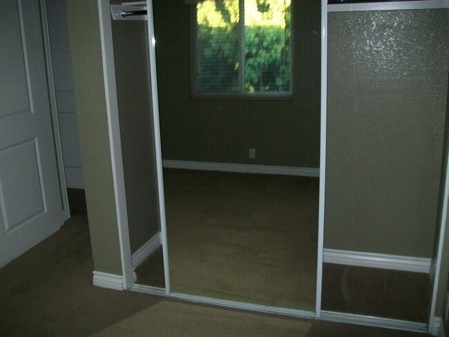 Building Photo - Large 2 Bed 2 Bath In Chula Vista