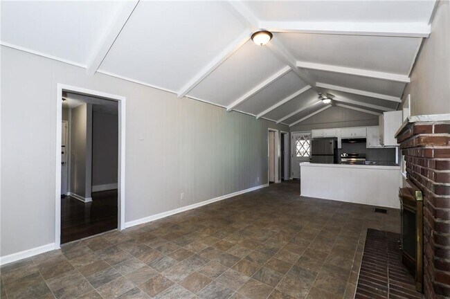 Building Photo - 5425 Skyview Dr SW