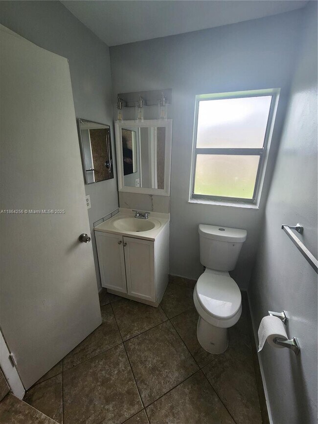 Building Photo - 10960 NW 29th Ct