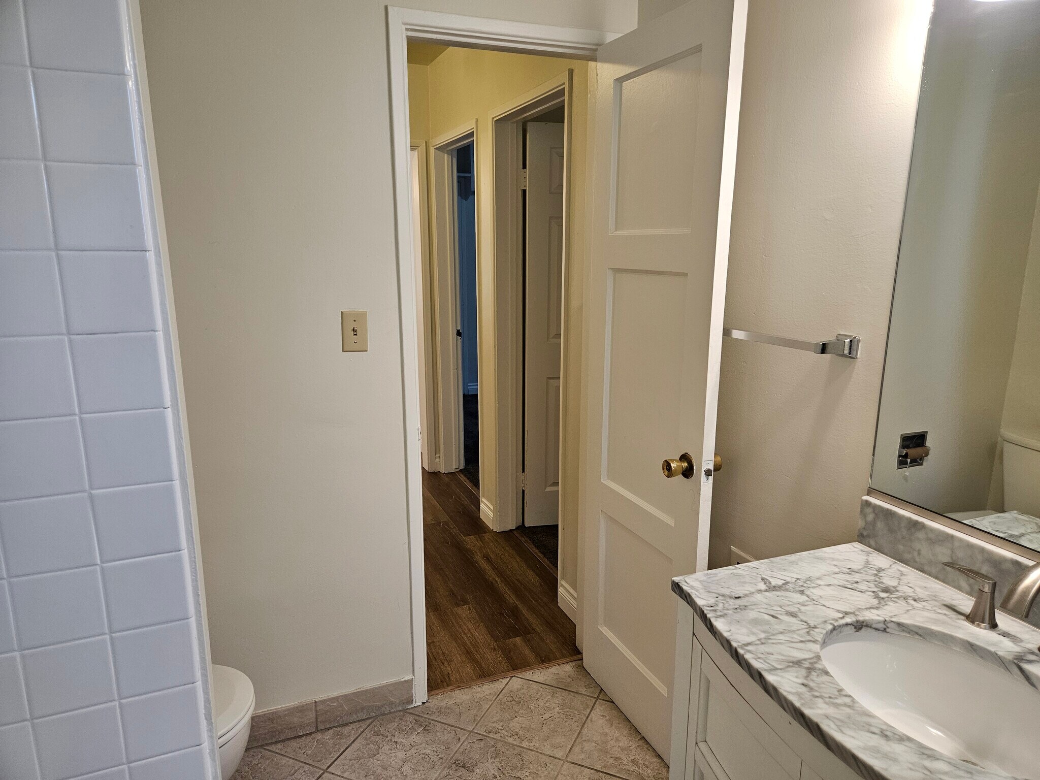 Building Photo - 9966 Glencrest Cir