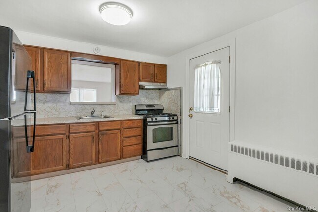 Building Photo - 105 Woodside Ave