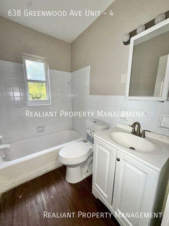 Building Photo - 638 Greenwood Ave