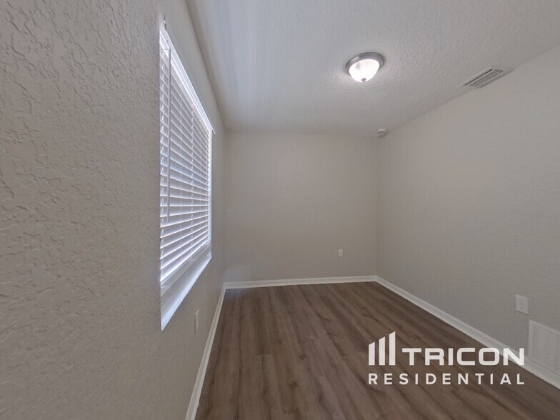 Building Photo - 4011 Palm Dr