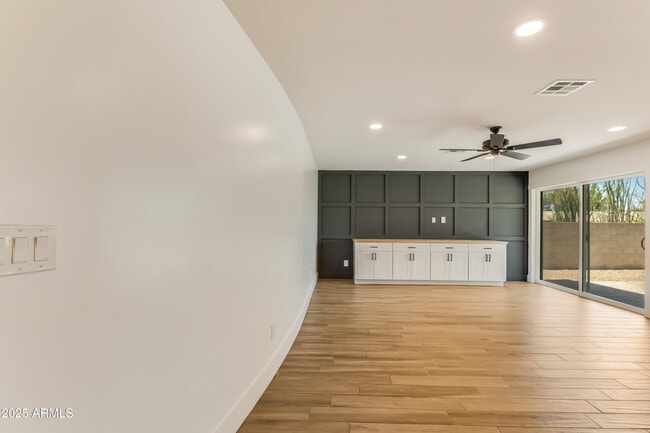 Building Photo - 1028 E Manzanita Dr