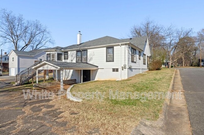 Building Photo - 401 W Ketchie St