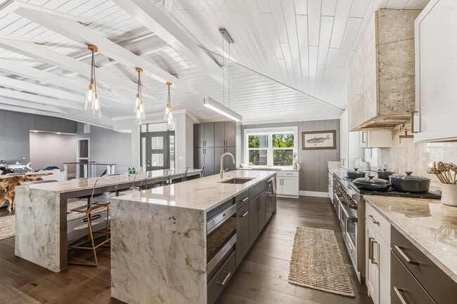 Building Photo - 165 1st St E