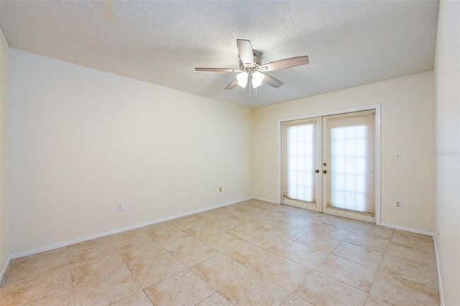 Building Photo - 945 Burlwood St