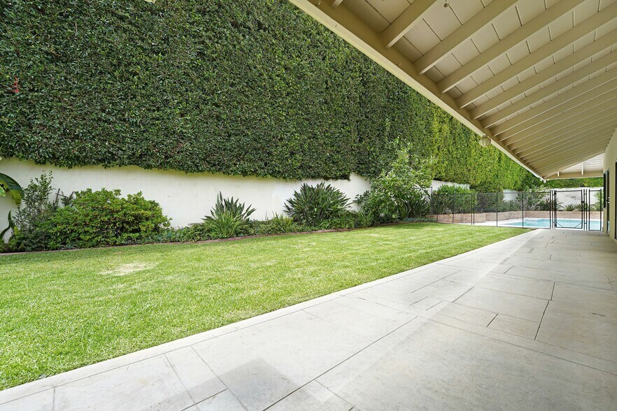 Building Photo - 555 Amalfi Dr