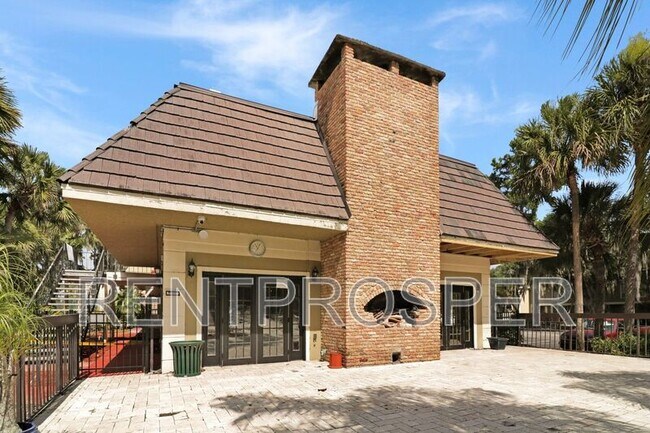 Building Photo - 4022 Versailles Dr