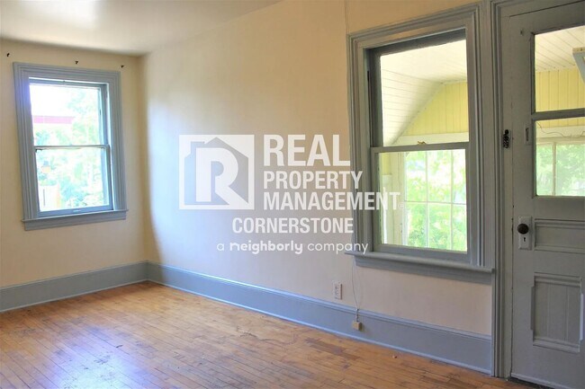 Building Photo - 808 W Kalamazoo Ave