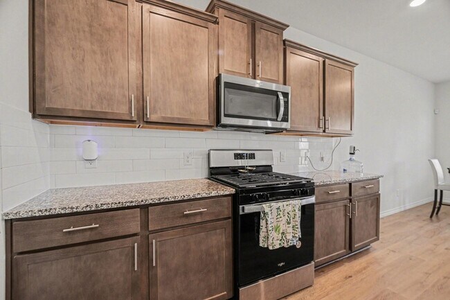 Building Photo - 1613 Grand Villa St