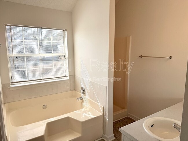 Building Photo - 5519 Lofwood Ln