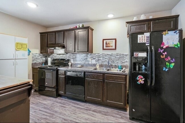 Building Photo - 16693 E Hammon