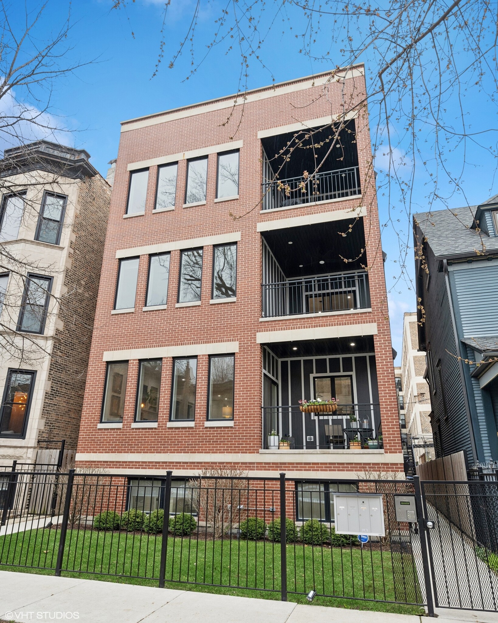 Building Photo - 3837 N Kenmore Ave