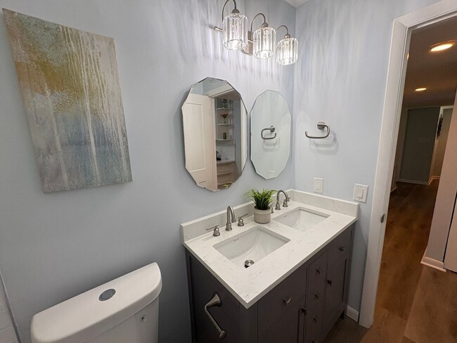 Building Photo - 2510 Lake Ellen Dr