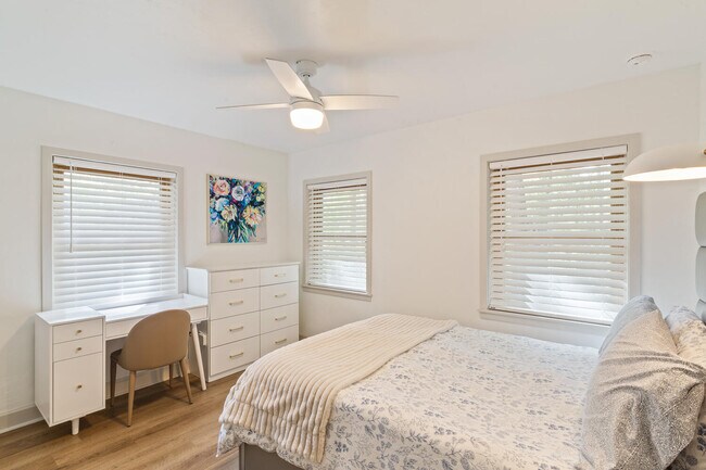 Building Photo - 304 NW 24th St