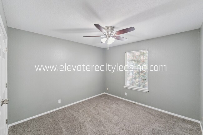 Building Photo - 1504 N Willow Ave