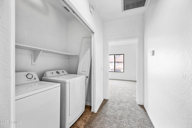 Building Photo - 4608 W Maryland Ave