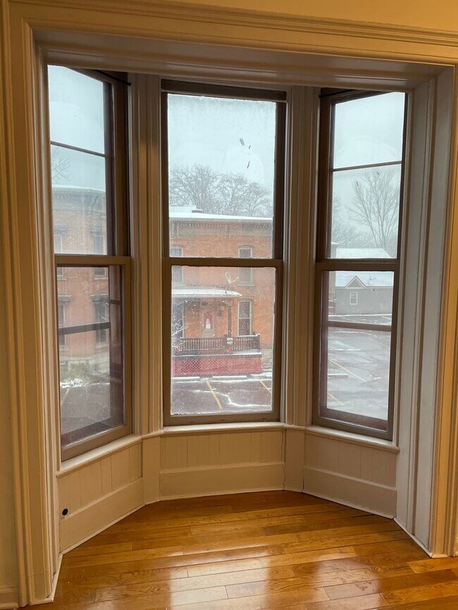 Building Photo - 300 Hawley Ave