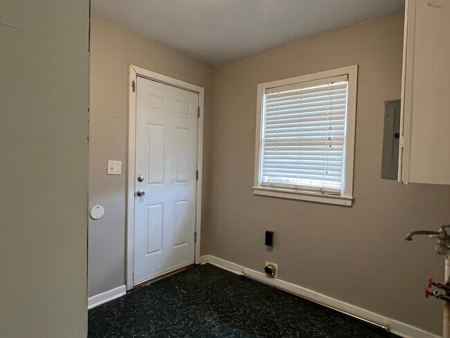 Laundry Room - 2129 W Arrowhead Dr