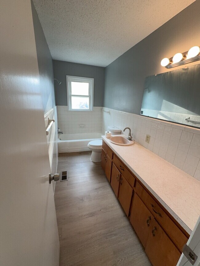 Building Photo - "Charming 3-Bedroom Home with 2 Full Baths and 1580 Sq Ft of Living Space in Wichita!"
