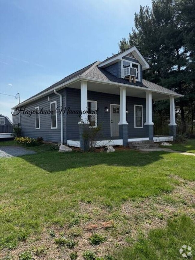 Building Photo - Spectacular 1-2 BR Single Family Home - Ju...
