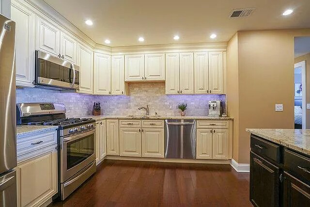 Building Photo - 8727 W Bryn Mawr Ave