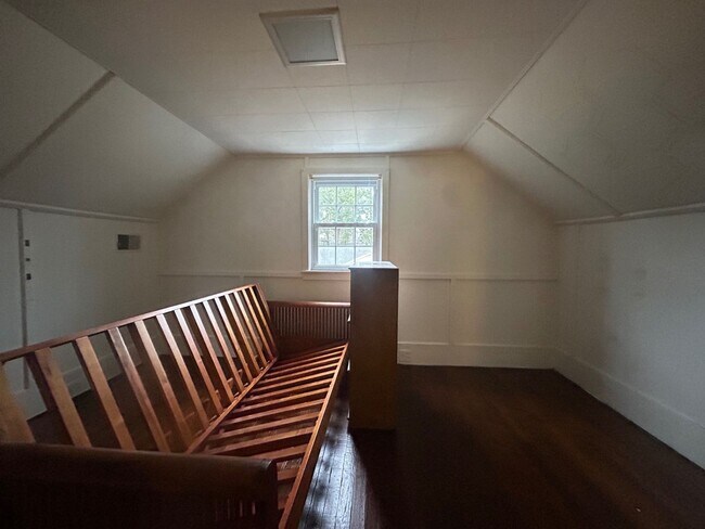 Building Photo - 939 Central Dr