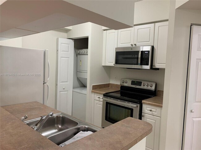 Building Photo - 17150 N Bay Rd