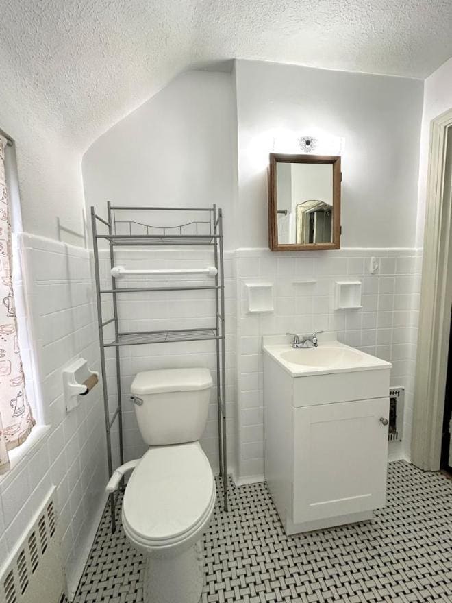 Building Photo - 246 E Meyers St