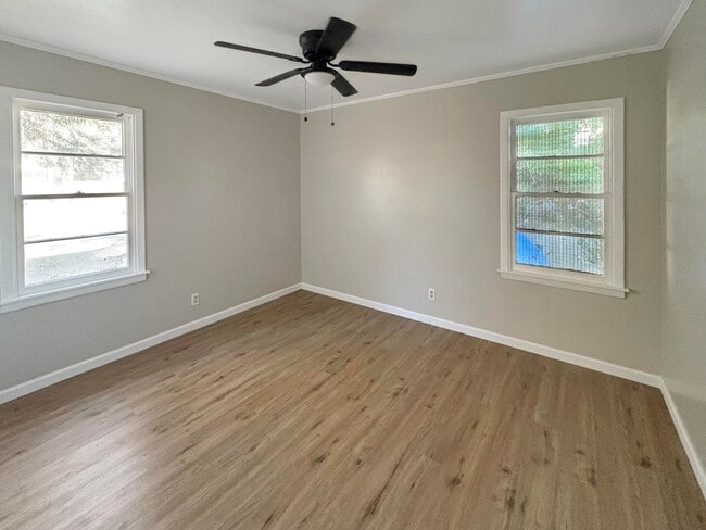 Building Photo - 512 E Mesa Dr