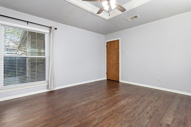 Building Photo - 6760 Gladys Ave