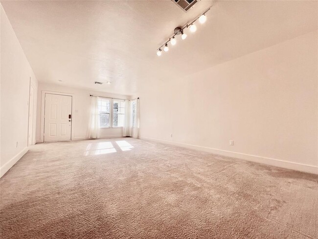 Building Photo - 5015 Summit Lodge Dr