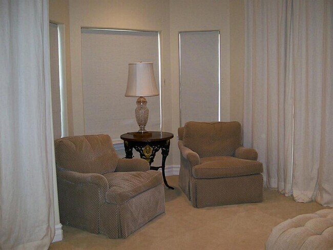 Building Photo - 620 8th St