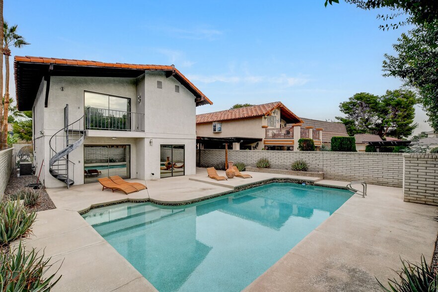 Building Photo - 945 Vegas Valley Dr