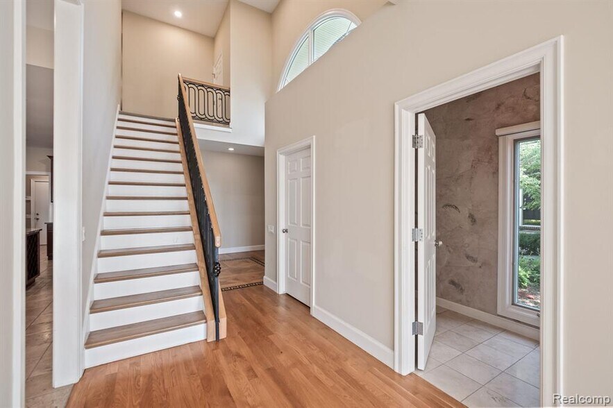 Building Photo - 3782 Pine Lake Knoll Dr