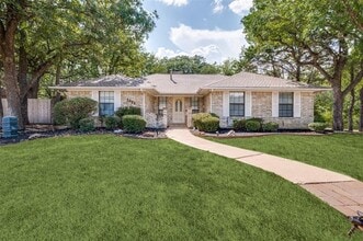 Building Photo - 1421 Briarwood St