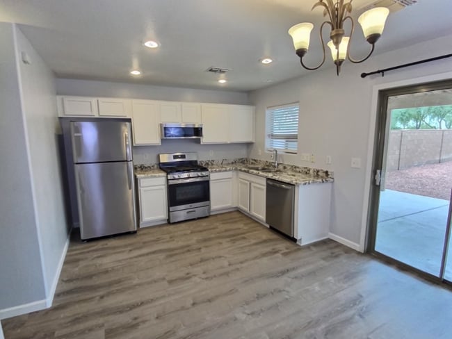 Building Photo - 41925 W Sunland Dr