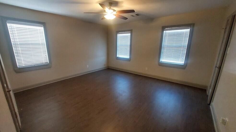 2nd BR with Lighted Walk-In Closet - 3338 Blodgett St