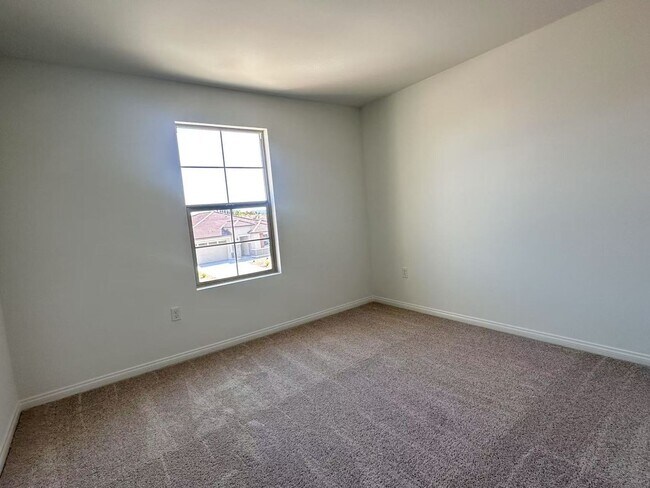 Building Photo - New Home