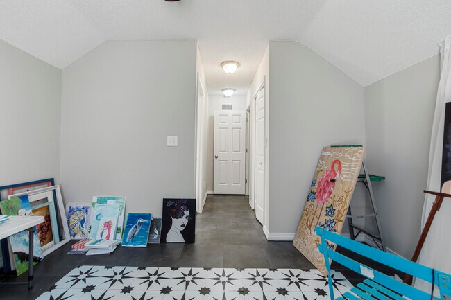 Building Photo - 855 Mande Ct