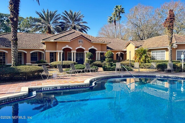 Building Photo - 610 Fairway Dr